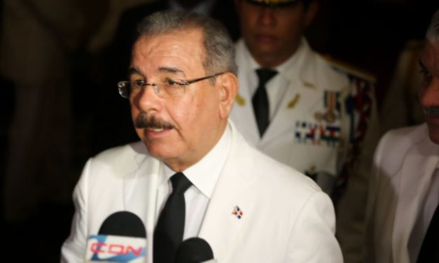 DANILO MEDINA EXIGE AL EMBAJADOR EEUU DEMUESTRE CASOS CONCRETOS DE CORRUPCIÓN