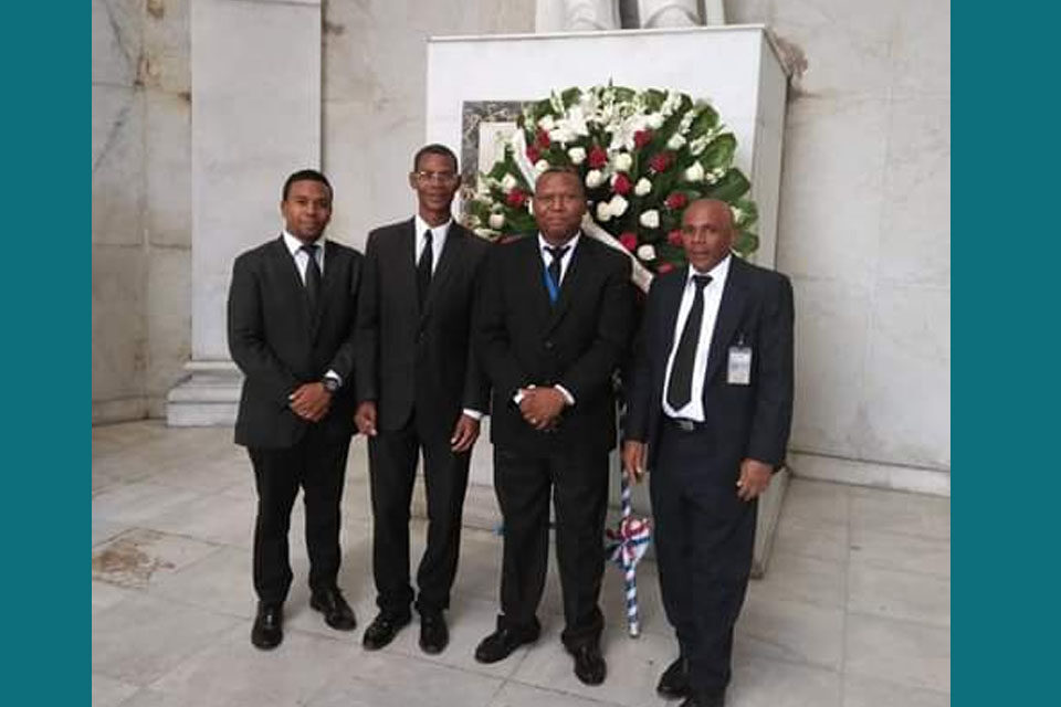 ADA deposita ofrenda floral en Altar de la Patria en conmemoración del día del Poder Judicial