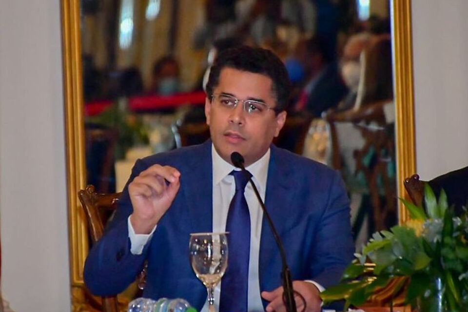 Califican ministro de Turismo enemigo de los dominicanos en el exterior