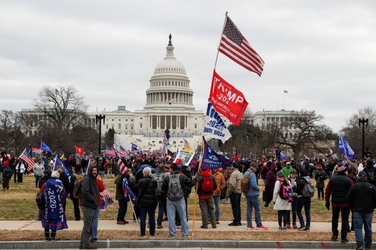 Seguidores de Trump asaltan al Capitolio en Washington, centro del poder político de EEUU