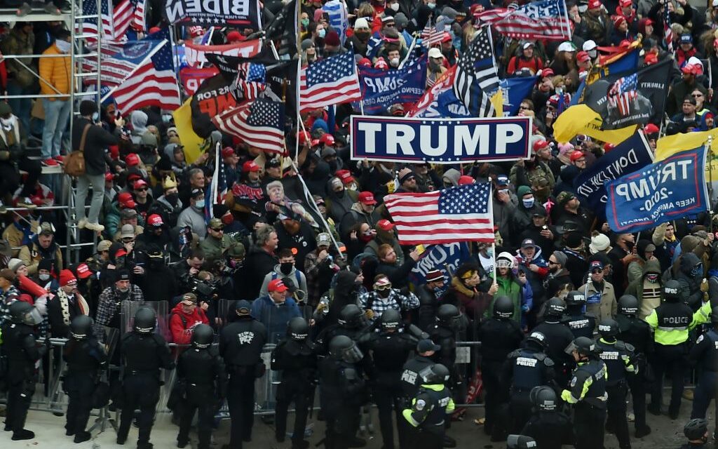 Seguidores de Trump asaltan al Capitolio en Washington, centro del poder político de EEUU