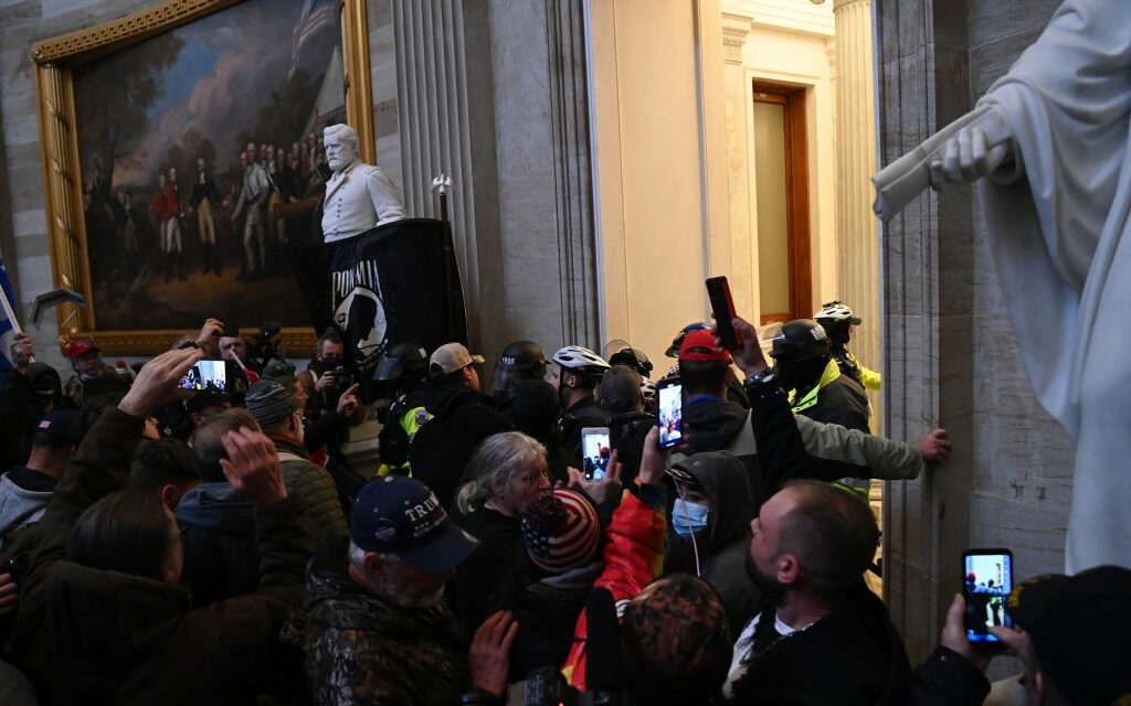 Seguidores de Trump asaltan al Capitolio en Washington, centro del poder político de EEUU