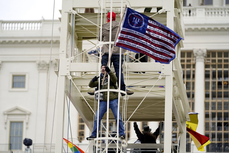 Seguidores de Trump asaltan al Capitolio en Washington, centro del poder político de EEUU