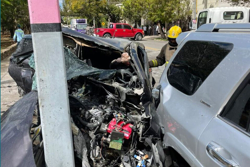 Aparatoso accidente deja 4 muertos