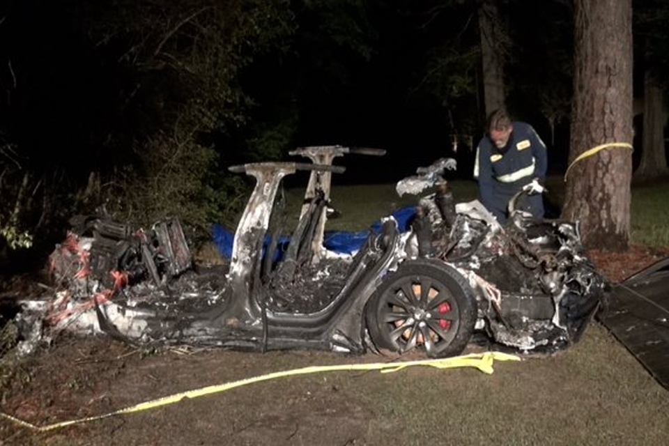 Dos muertos tras accidente de un Tesla