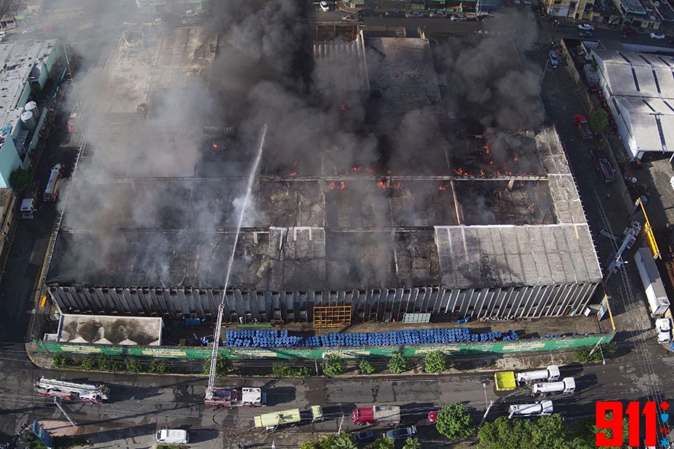 Incendio afectó colchonería La Reina