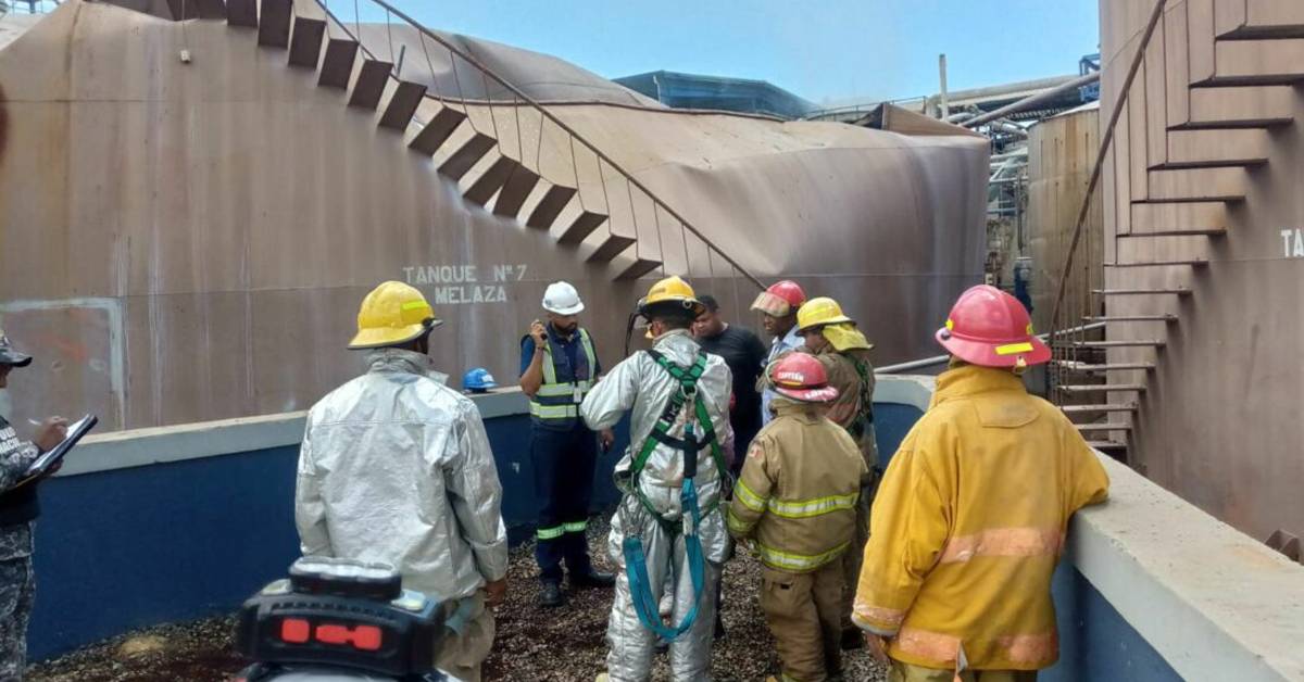 Implosión de tanque en destilería afecta técnicos