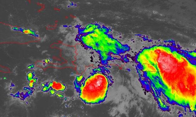 Onda tropical y vaguada provocan lluvias intensas en todo el país